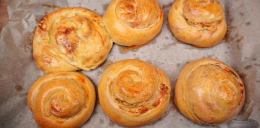 Фото приготовления рецепта: Молдавские вертуты с творогом и зеленью - шаг №21