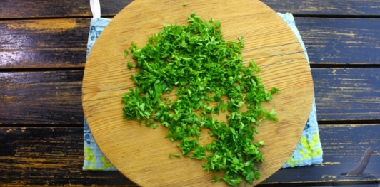 Фото приготовления рецепта: Молодой картофель с кабачками и сладким перцем (на сковороде) - шаг №19