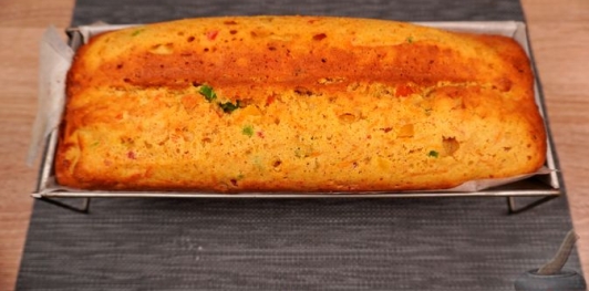 Фото приготовления рецепта: Морковно-апельсиновый кекс с цукатами - шаг №17