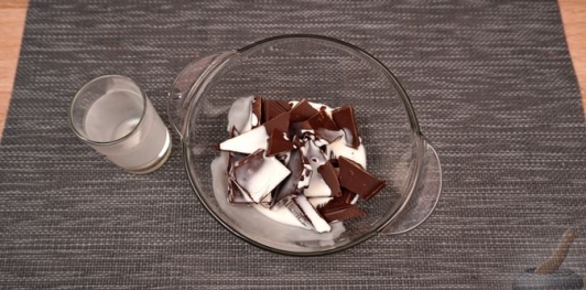 Фото приготовления рецепта: Морковно-апельсиновый кекс с цукатами - шаг №18