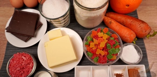 Фото приготовления рецепта: Морковно-апельсиновый кекс с цукатами - шаг №1