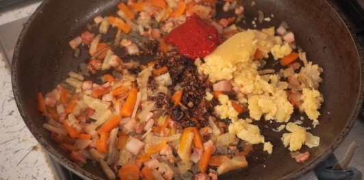 Фото приготовления рецепта: Можжевеловый соус - шаг №13