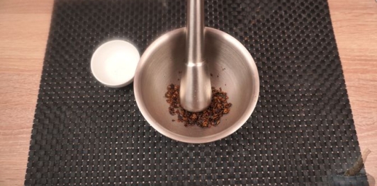 Фото приготовления рецепта: Можжевеловый соус - шаг №10