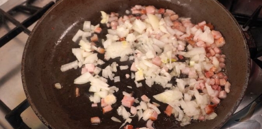 Фото приготовления рецепта: Можжевеловый соус - шаг №5