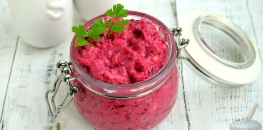 Фото приготовления рецепта: Намазка из сельди со свёклой и плавленым сыром - шаг №7