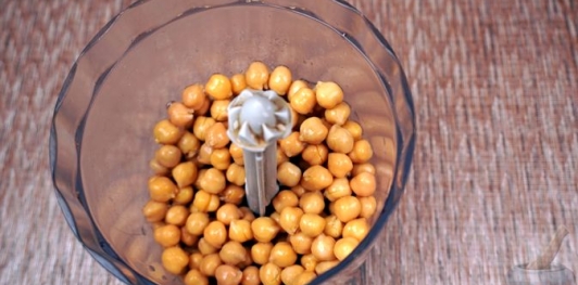 Фото приготовления рецепта: Нут кёфте - шаг №3