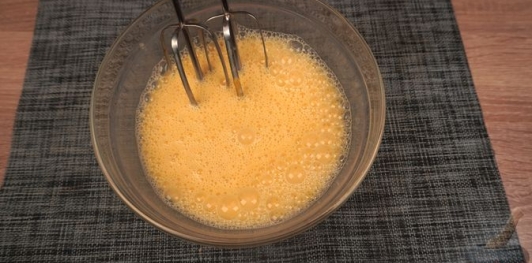 Фото приготовления рецепта: Омлет с овощами - шаг №3