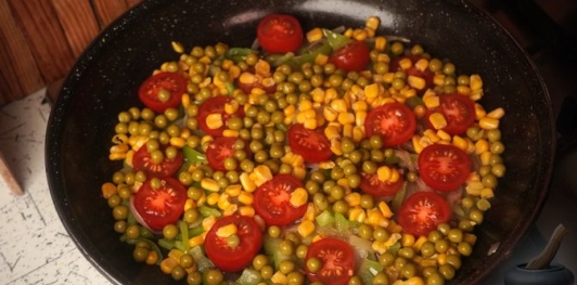 Фото приготовления рецепта: Омлет с овощами - шаг №10