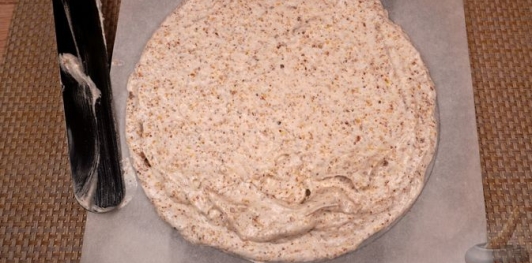 Фото приготовления рецепта: Ореховый торт с кофейным кремом - шаг №12