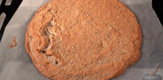 Фото приготовления рецепта: Ореховый торт с кофейным кремом - шаг №13