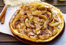 Открытый пирог-блин с карамелизированными яблоками и корицей