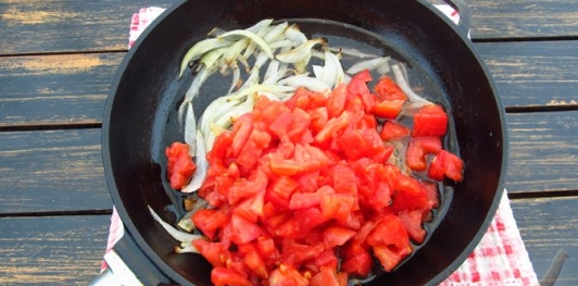 Фото приготовления рецепта: Овощной суп c болгарским перцем и помидорами - шаг №13