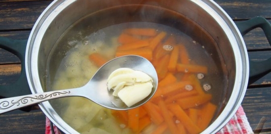 Фото приготовления рецепта: Овощной суп c болгарским перцем и помидорами - шаг №9