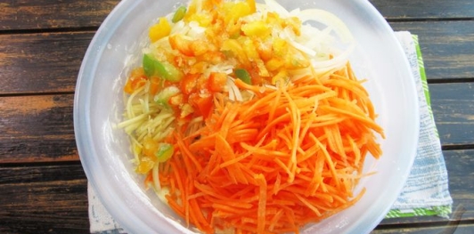 Фото приготовления рецепта: Овощные блины по-корейски - шаг №11