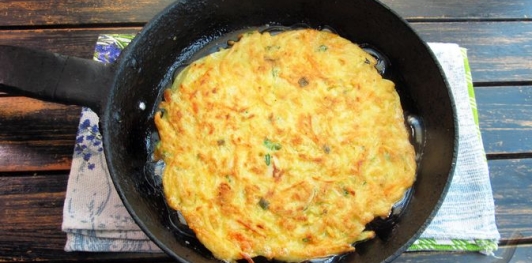 Фото приготовления рецепта: Овощные блины по-корейски - шаг №15