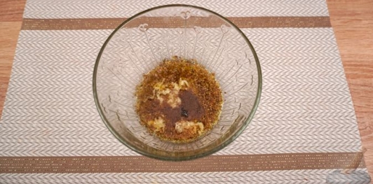 Фото приготовления рецепта: Панцарасалата ме пататес (свекольный салат с картошкой) - шаг №8