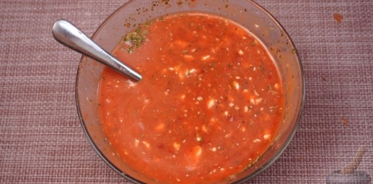 Фото приготовления рецепта: Перец, фаршированный мясом, помидорами и сыром (без риса) - шаг №9