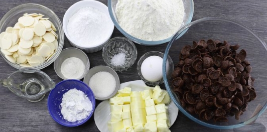 Фото приготовления рецепта: Песочный рулет с кукурузными хлопьями - шаг №1