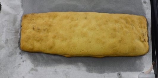 Фото приготовления рецепта: Песочный рулет с кукурузными хлопьями - шаг №29