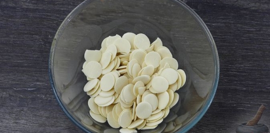 Фото приготовления рецепта: Песочный рулет с кукурузными хлопьями - шаг №16