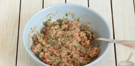 Фото приготовления рецепта: Пхали из запечённого перца - шаг №8