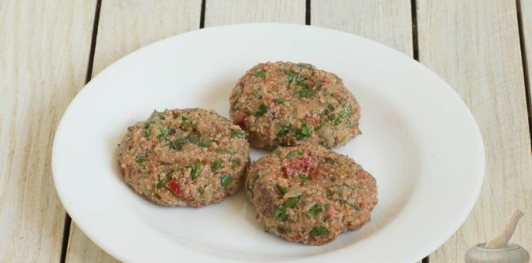 Фото приготовления рецепта: Пхали из запечённого перца - шаг №9