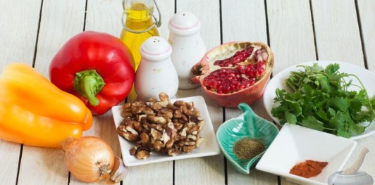 Фото приготовления рецепта: Пхали из запечённого перца - шаг №1