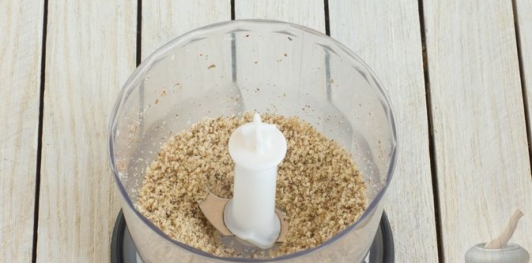 Фото приготовления рецепта: Пхали из запечённого перца - шаг №5