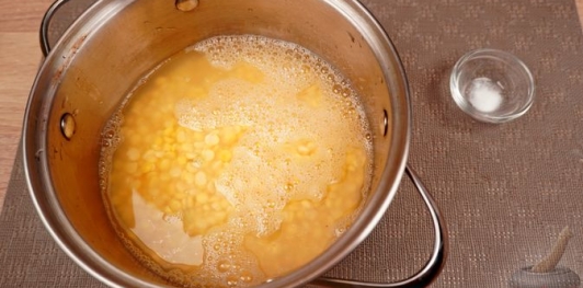 Фото приготовления рецепта: Пирожки "Хмельницкие" с горохом - шаг №2