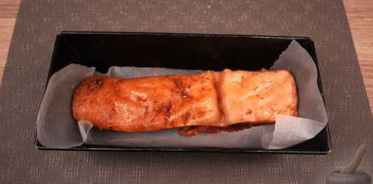 Фото приготовления рецепта: Подчерёвок, запеченный с чесноком и розмарином - шаг №7