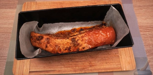 Фото приготовления рецепта: Подчерёвок, запеченный с чесноком и розмарином - шаг №8