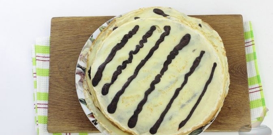 Фото приготовления рецепта: Полосатые блины на молоке - шаг №6