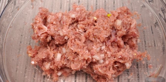 Фото приготовления рецепта: Птитим со сладким перцем и куриными фрикадельками (в духовке) - шаг №4