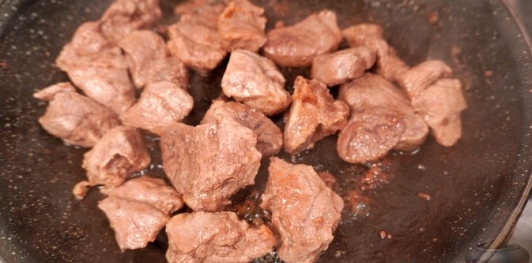 Фото приготовления рецепта: Рагу из лука-шалот и баранины - шаг №5