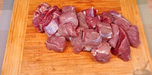 Фото приготовления рецепта: Рагу из лука-шалот и баранины - шаг №2