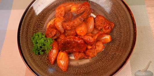 Фото приготовления рецепта: Рагу из лука-шалот и баранины - шаг №11