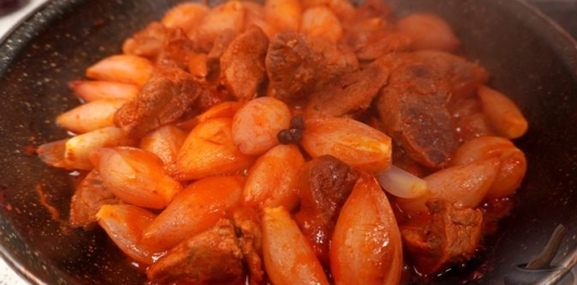 Фото приготовления рецепта: Рагу из лука-шалот и баранины - шаг №10