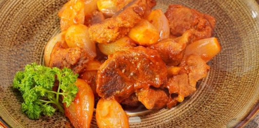 Фото приготовления рецепта: Рагу из лука-шалот и баранины - шаг №13