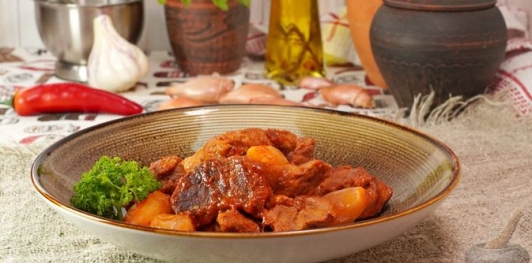 Фото приготовления рецепта: Рагу из лука-шалот и баранины - шаг №12