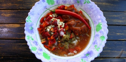 Фото приготовления рецепта: Рыба с помидорами, луком и сладким перцем (в микроволновке) - шаг №8