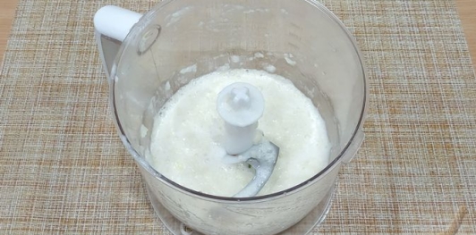 Фото приготовления рецепта: Рыба, жаренная в луковом кляре - шаг №4