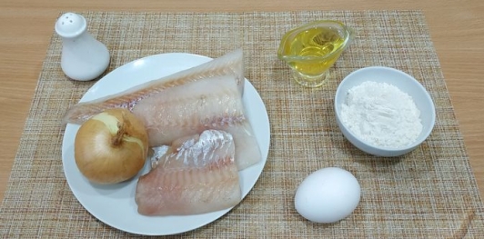 Фото приготовления рецепта: Рыба, жаренная в луковом кляре - шаг №1