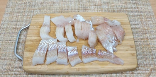 Фото приготовления рецепта: Рыба, жаренная в луковом кляре - шаг №8