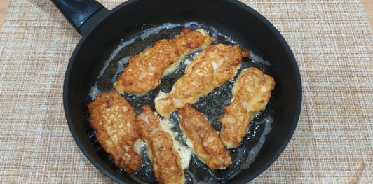 Фото приготовления рецепта: Рыба, жаренная в луковом кляре - шаг №11