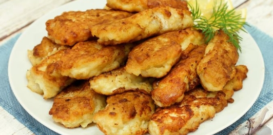 Фото приготовления рецепта: Рыба, жаренная в луковом кляре - шаг №13