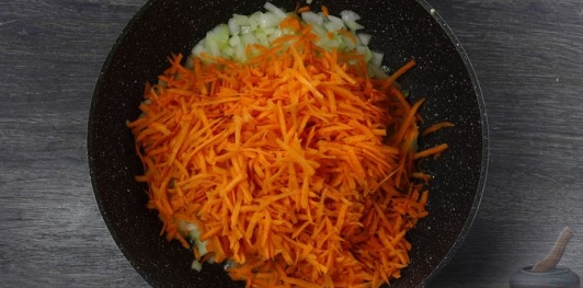 Фото приготовления рецепта: Рыбный плов - шаг №7