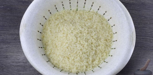 Фото приготовления рецепта: Рыбный плов - шаг №4