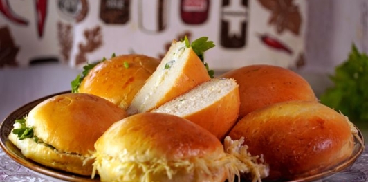 Фото приготовления рецепта: Сакаллы поачи - булочки "с бородой" - шаг №26