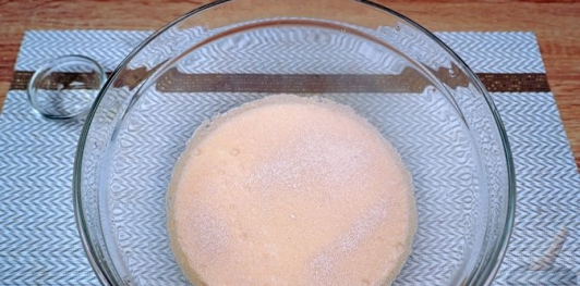 Фото приготовления рецепта: Сакаллы поачи - булочки "с бородой" - шаг №3