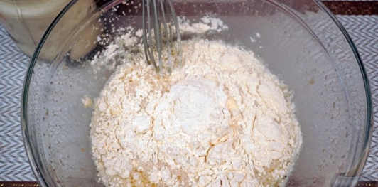 Фото приготовления рецепта: Сакаллы поачи - булочки "с бородой" - шаг №6